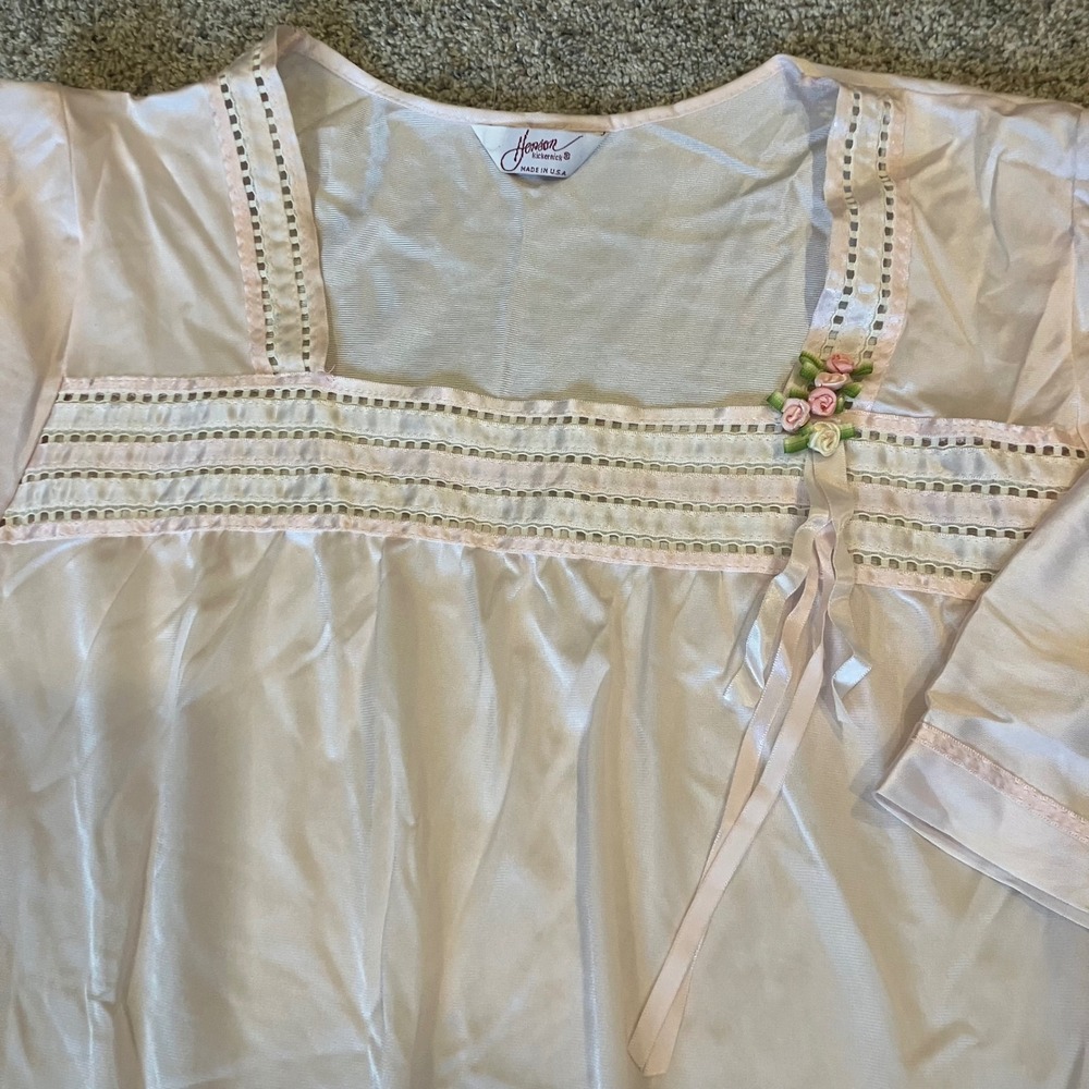 Vintage Henson Kickernick Pink Nylon Nightgown Lace Rose Detail Large USA Made
